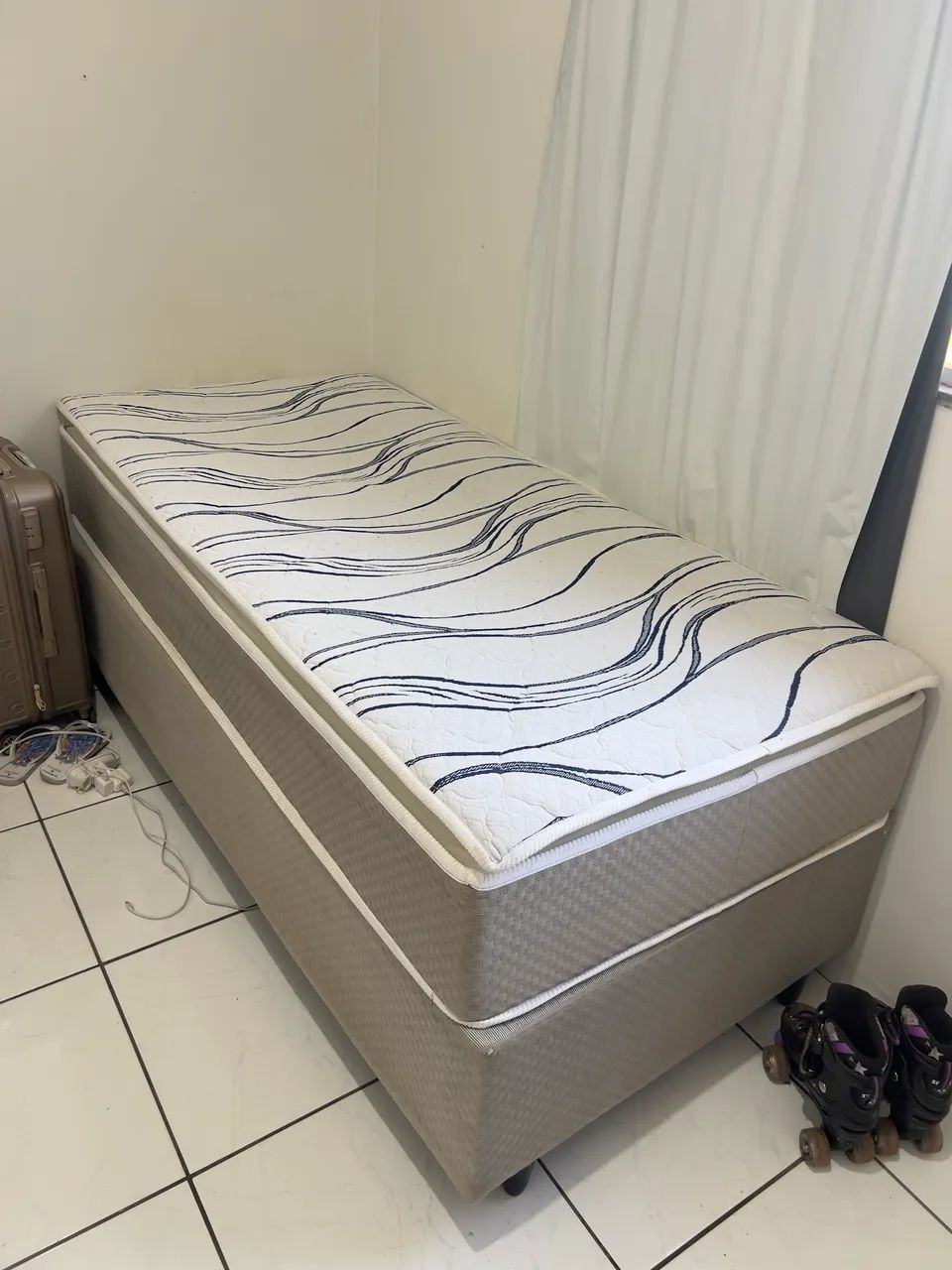 Cama de solteiro seminova