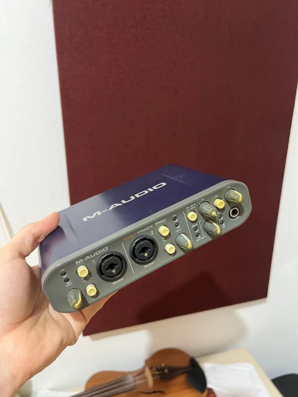 Interface de Áudio Fast Track Pro (Sem cabo)
