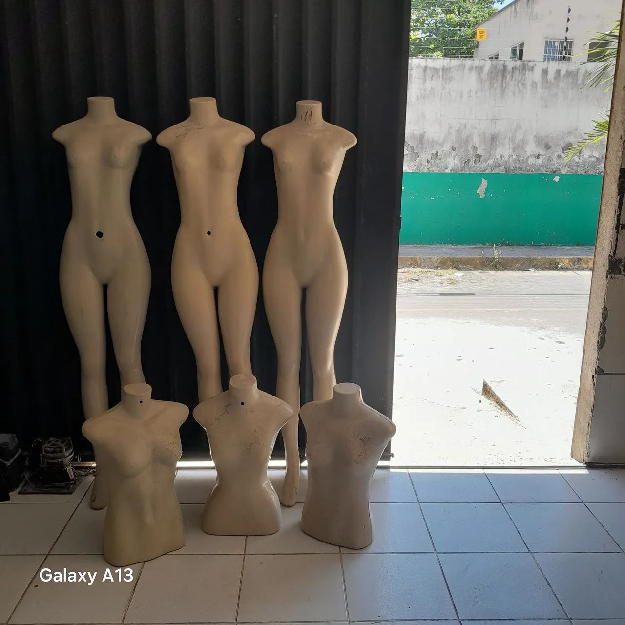 Bonecas de loja cuida pra vender logo 