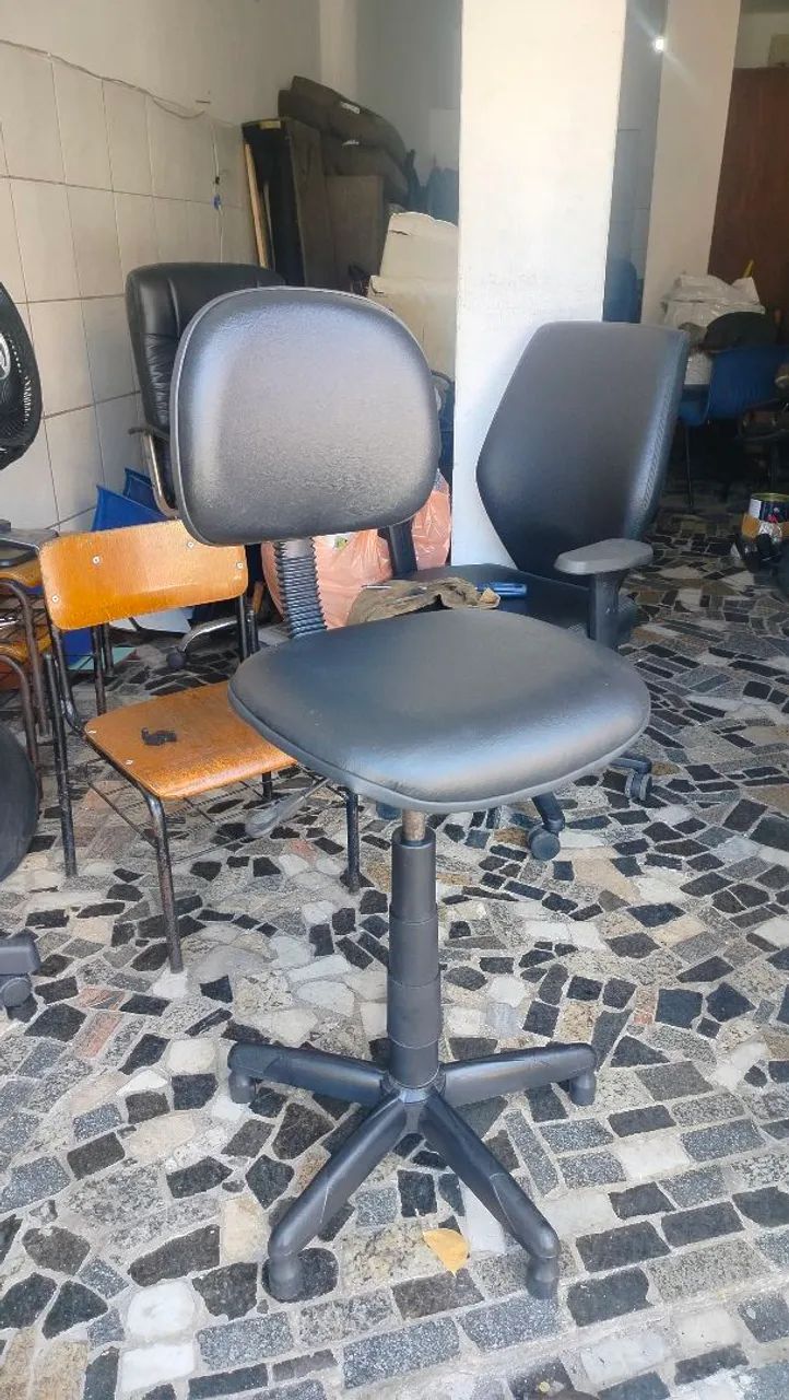 Cadeira caixa seminovas reformada 