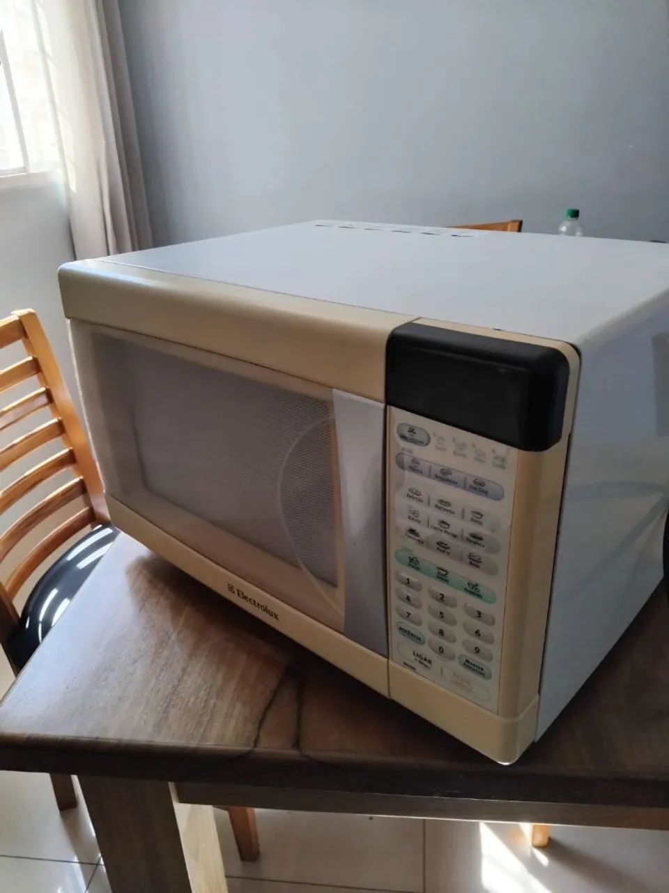Vendo microondas Electrolux 28 litros em ótimo estado - Foto 2