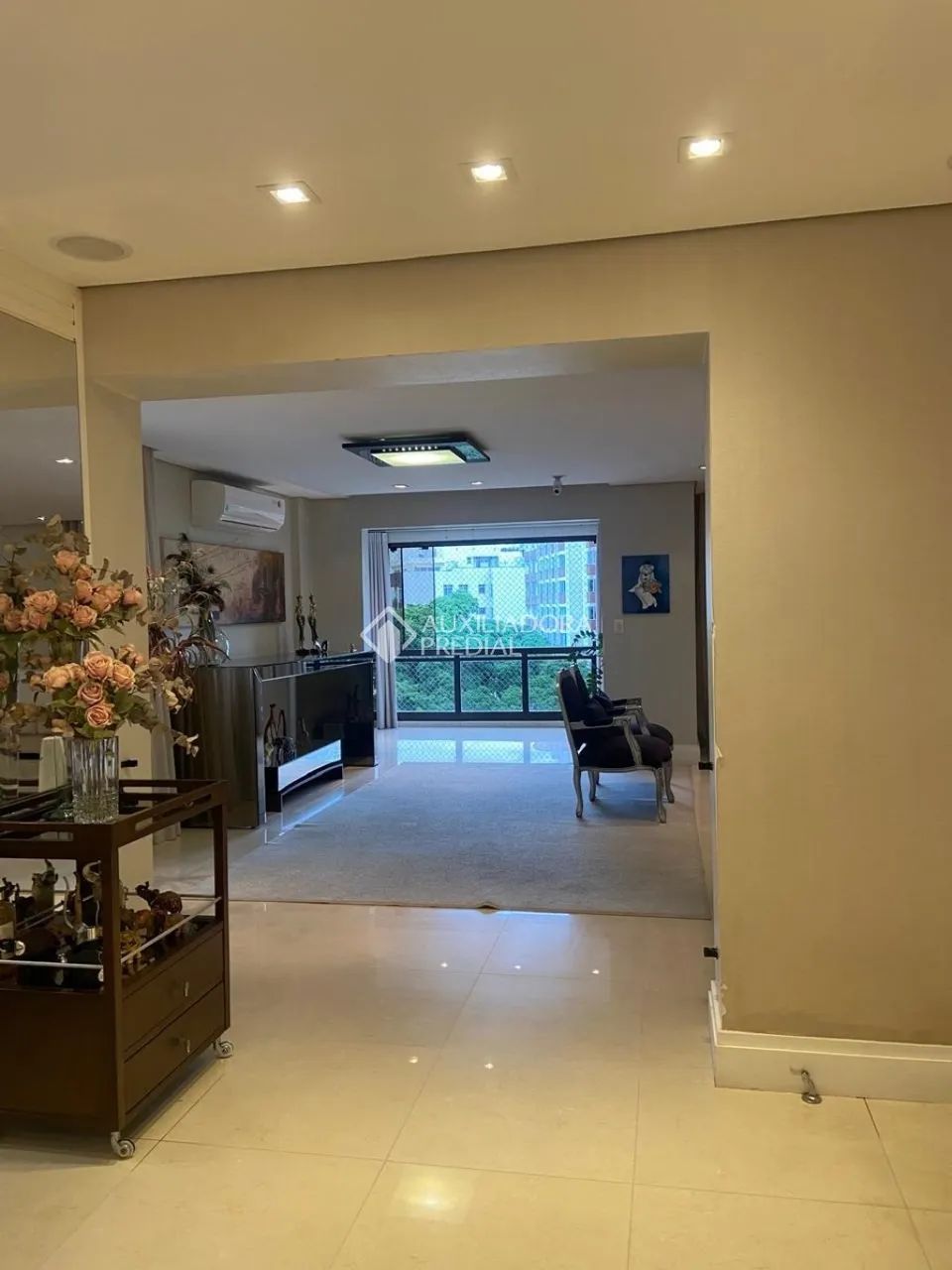 Apartamento amplo e sofisticado na Rua Victor Konder | 274,45 m² | 3 dormitórios | 2 suíte - Foto 4