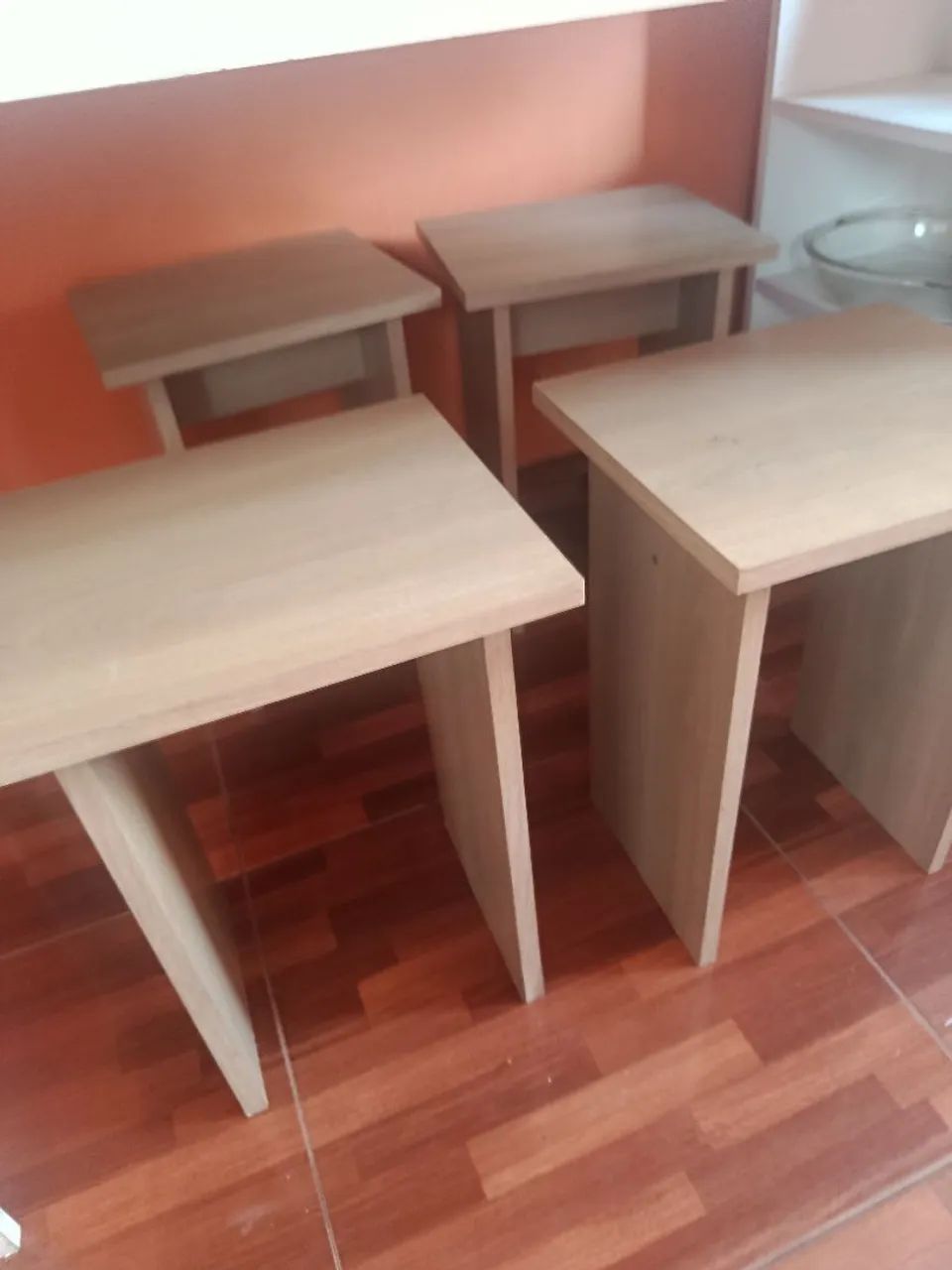 Mesa com prateleira
