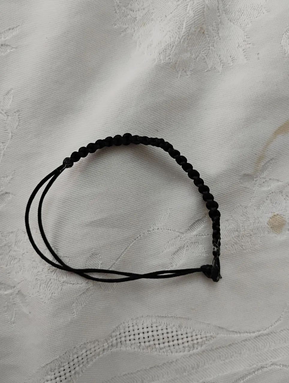 Pulseira trançada preta de fio