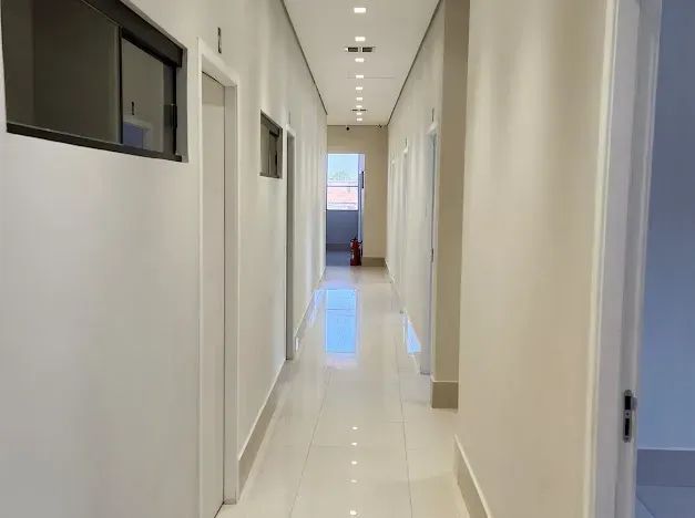SALAS COMERCIAIS, VALORES DIFERENTES, VAZIA E MOBILIADA, EM CIMA RESTAURANTE AVENIDA, CIDA - Foto 5