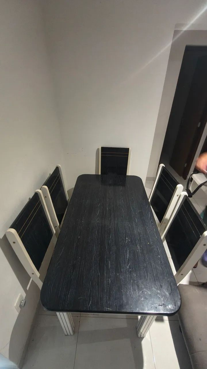 Mesa de jantar com 5 cadeiras