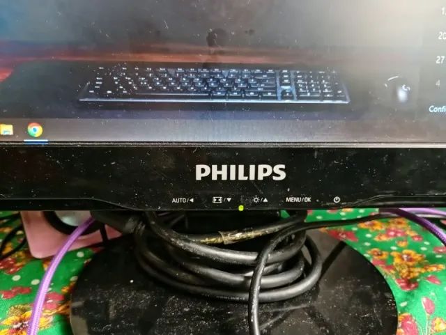 MONITOR PHILIPS 16,5" WIDESCREEN , CABO DE FORÇA E CABO DE VÍDEO - PERFEITO ESTADO - Foto 3