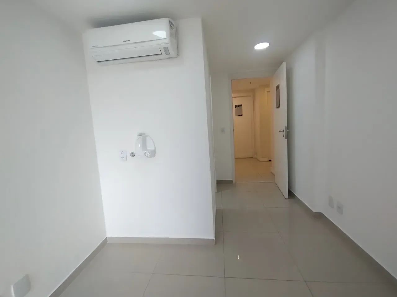 Sala comercial | 21m² | Reformada | Pilares, Zona Norte - RJ - Foto 2