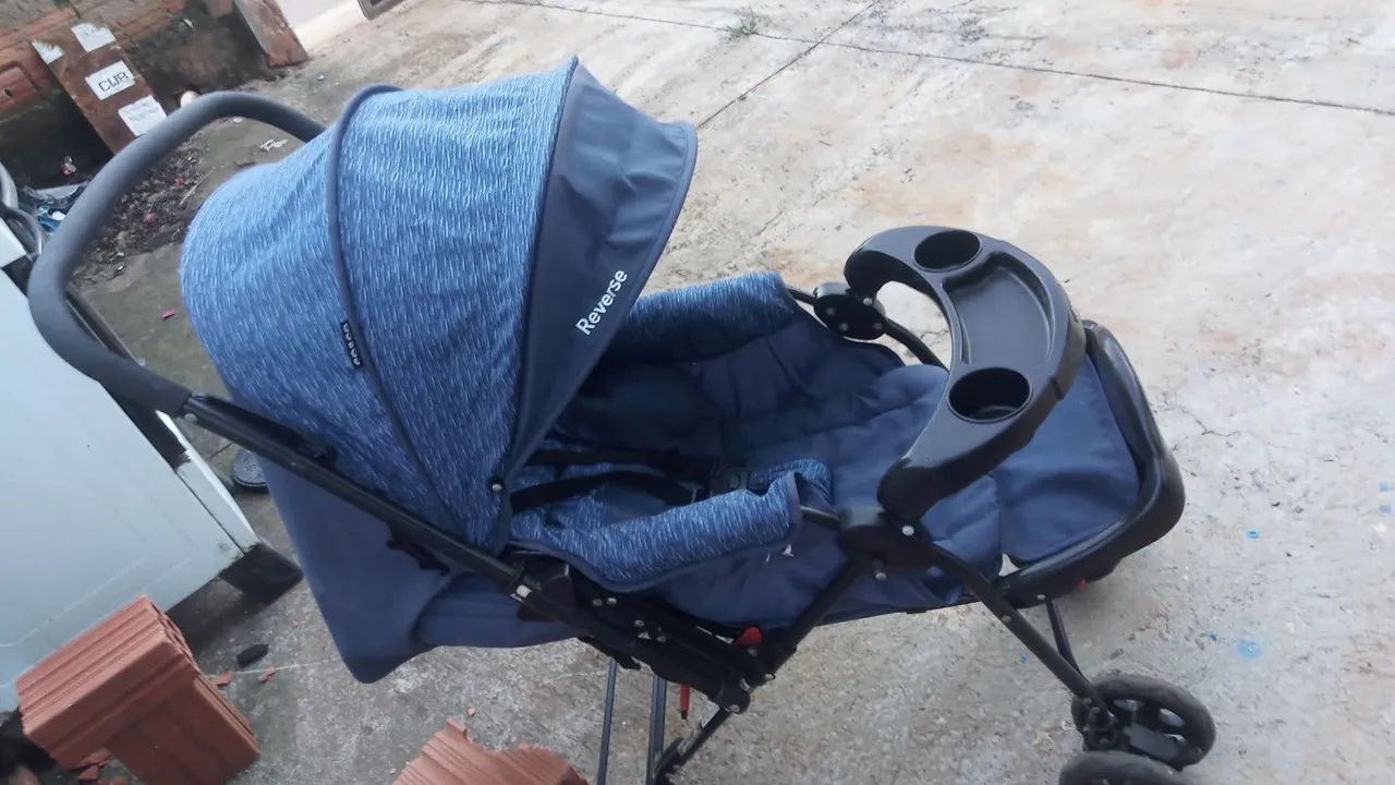 Carrinho de bebê semi novo da cosco - Foto 2