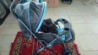 Carrinho de bebê Cosco kids azul com bebê conforto  - Foto 3