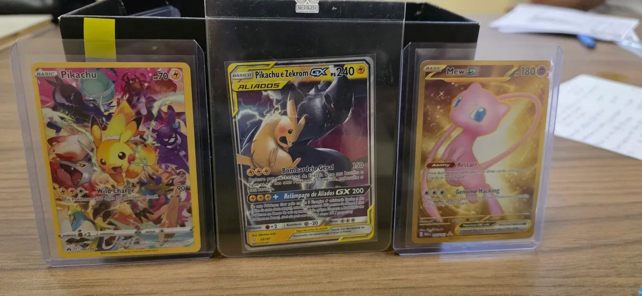 Carta pokemon pichachu e mew