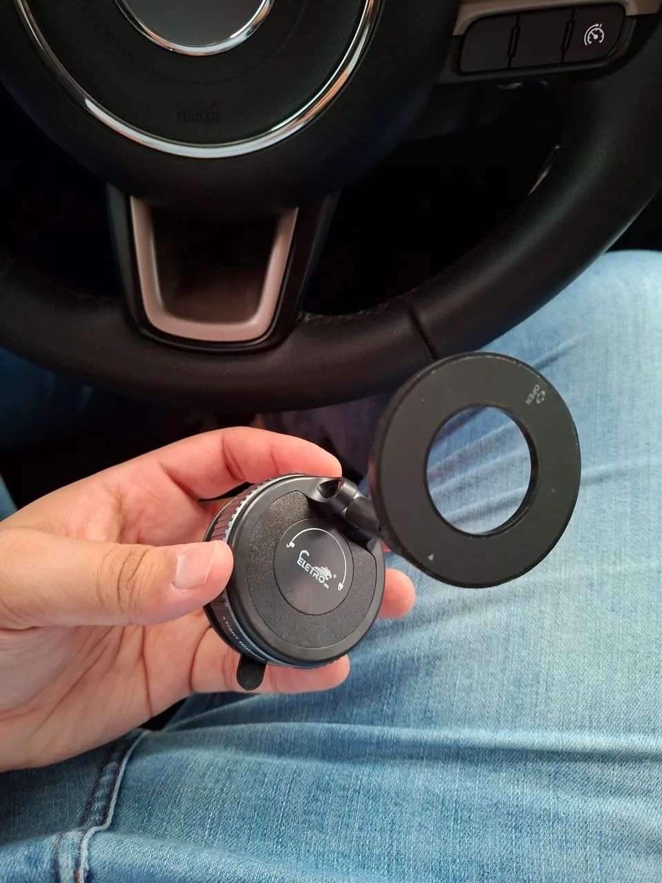 Suporte magnético para carro