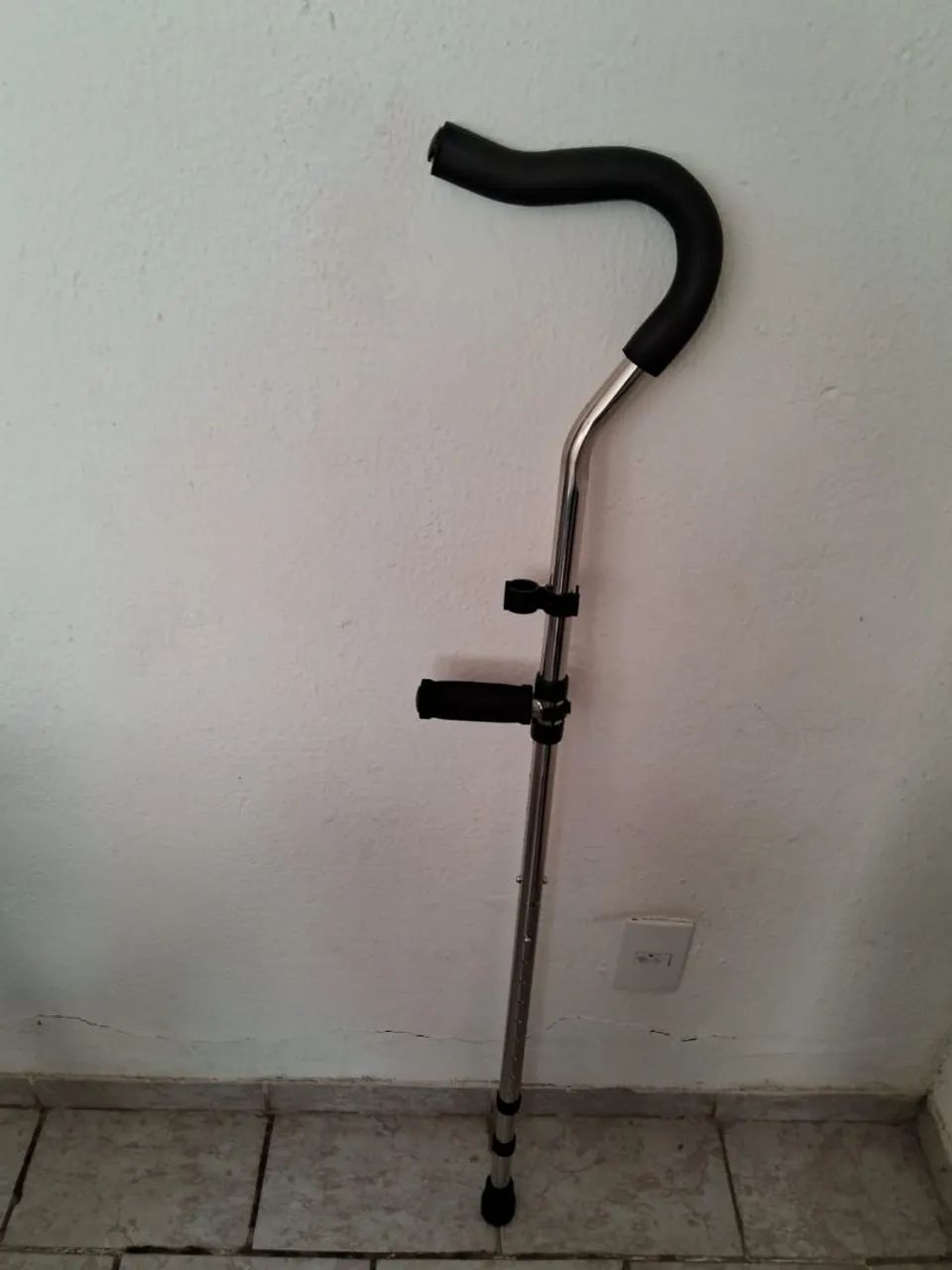 Vendo muleta de apoio.Super resistente .Discreta e ajustável  - Foto 4