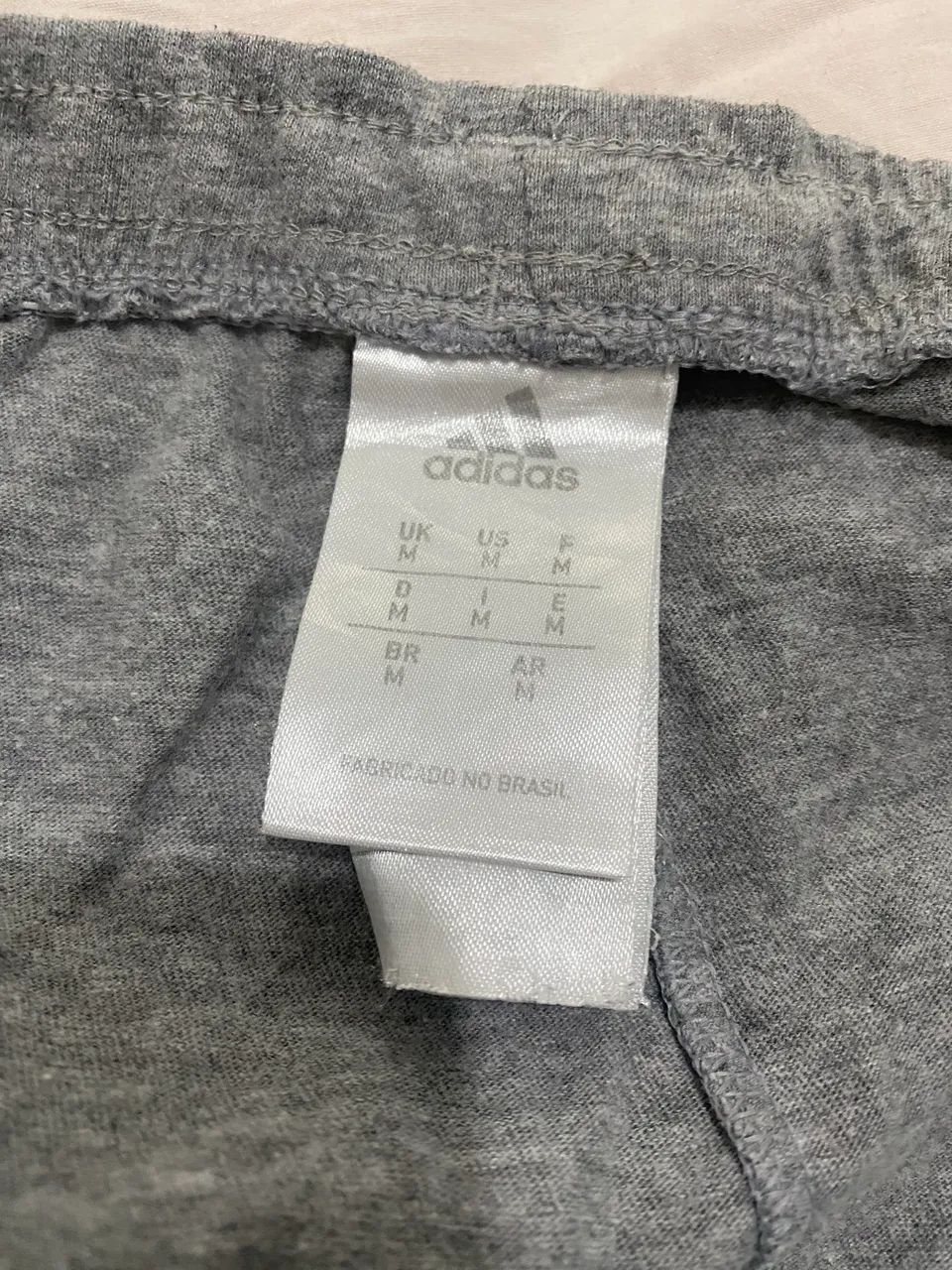 Bermuda Adidas moletom cinza (M) - Foto 3
