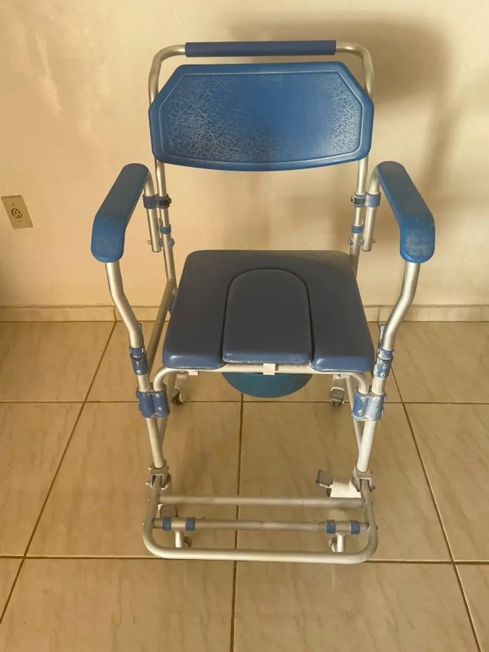 Cadeira de banho conservada