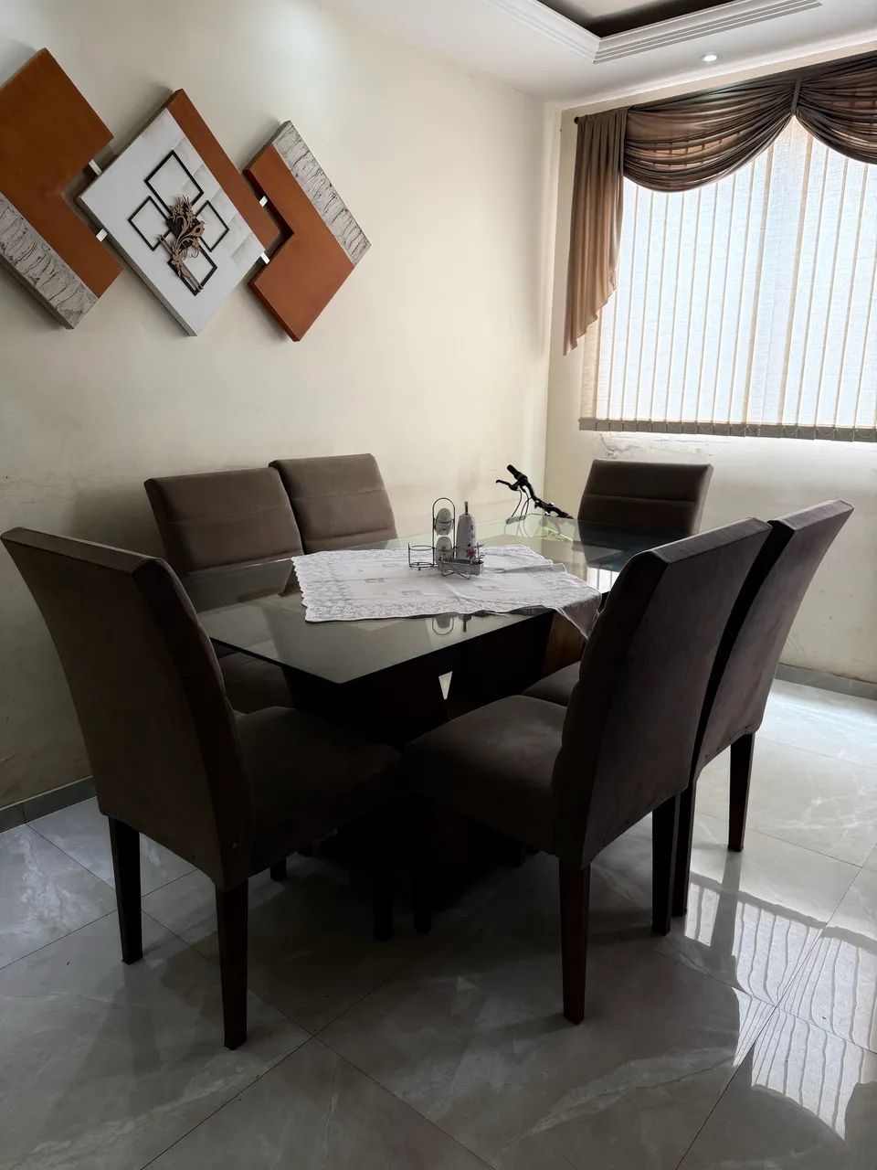 Mesa de Vidro com 6 cadeiras