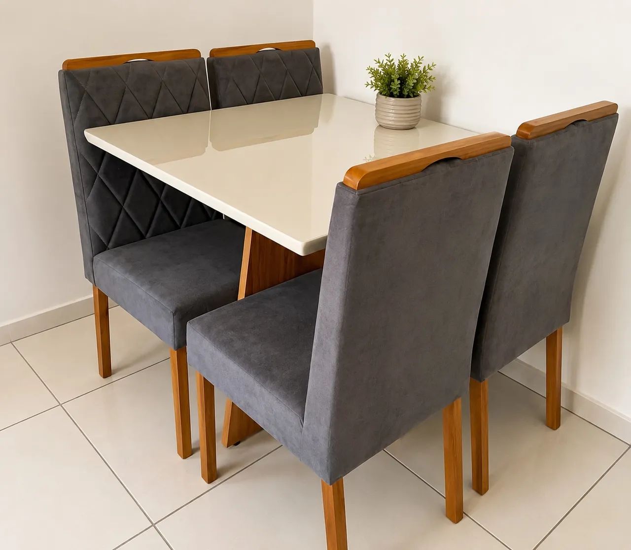CONJUNTO MESA DE JANTAR COM 4 CADEIRAS - MEDIDAS 90x90 - Foto 2