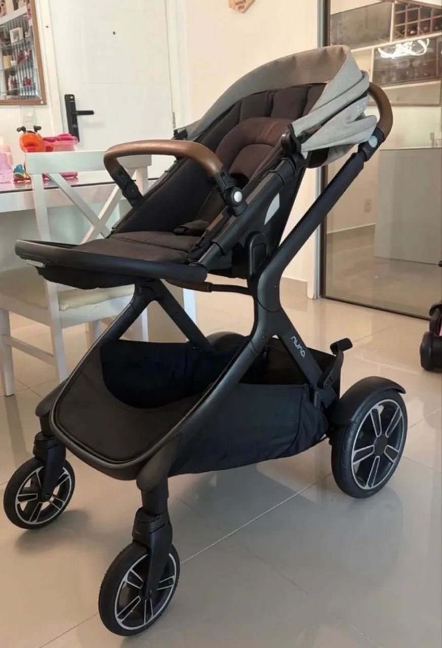 Carrinho de bebê NUNA