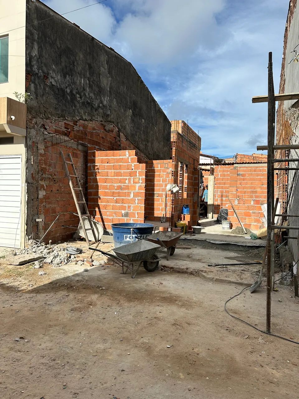 Vendo casa em ponto de bater a laje. - Foto 3