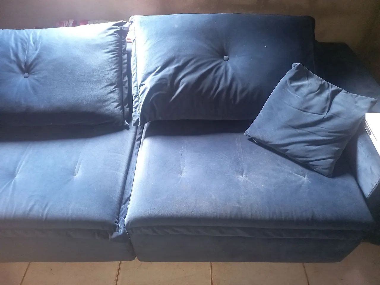 Sofá retrátil e reclinável de cor azul com detalhes de couro, com 2 metros - Foto 3