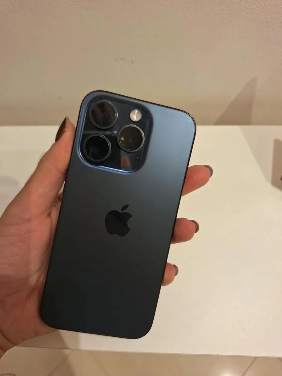 iPhone 15 pro 256 - Foto 2