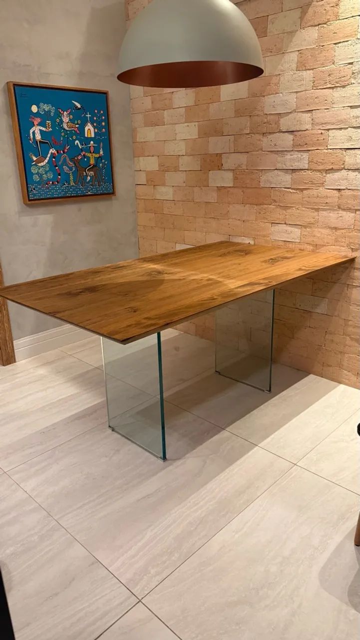 Mesa de jantar de madeira rústica com pés de vidro - Foto 5