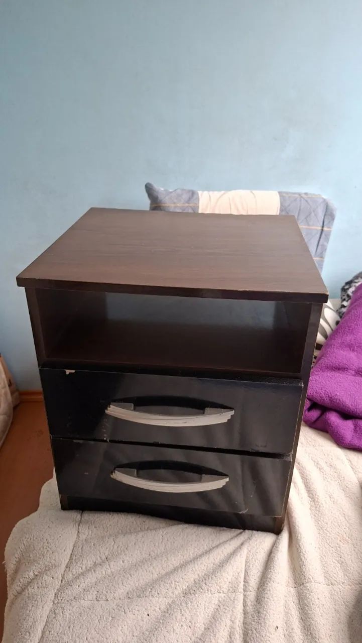 Cômoda 5 gavetas acompanha 2 criados mudos - Foto 3