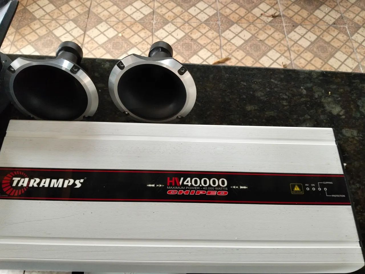 Acessório para som automotivo