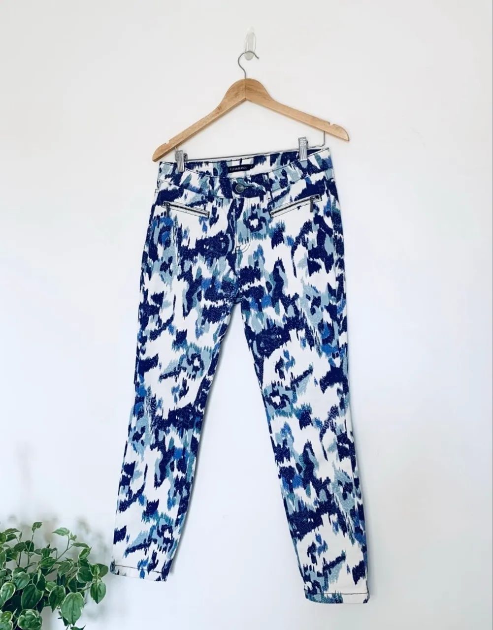 Calça da Le Lis Blanc feminina branca e azul  - Foto 4