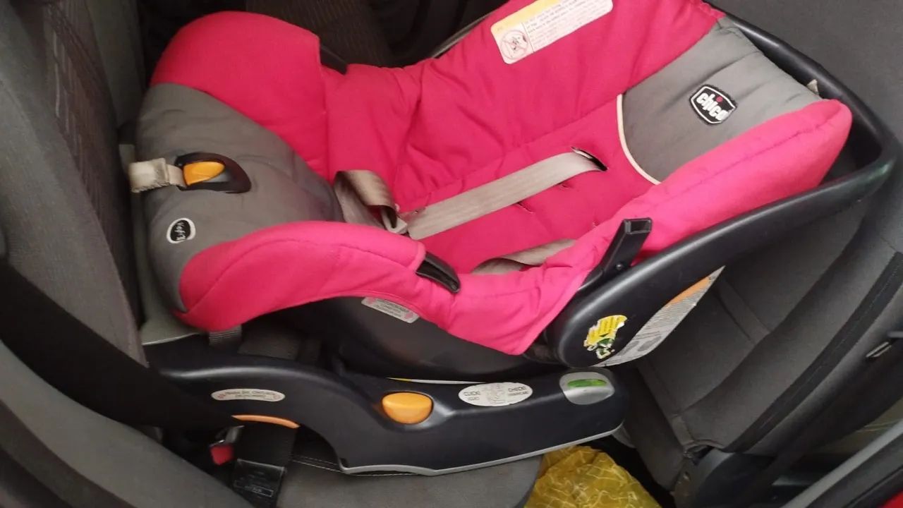 carrinho de bebê e bebê conforto  - Foto 2