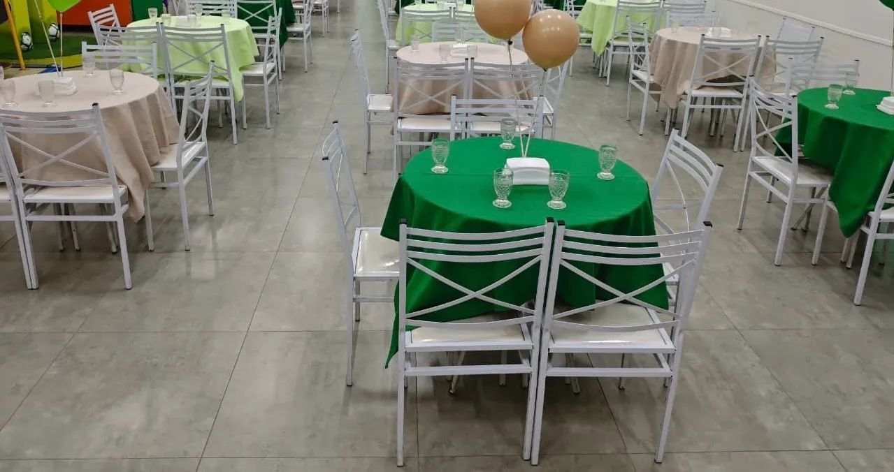 Cadeira em Metal Branco com Assento Acolchoado - Foto 3