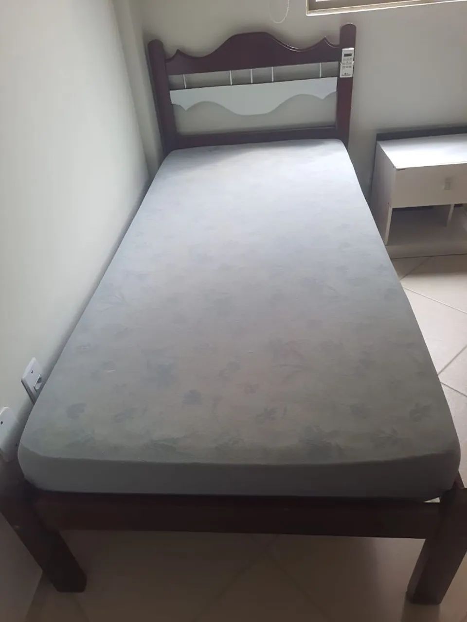 Vendo cama com colchão 