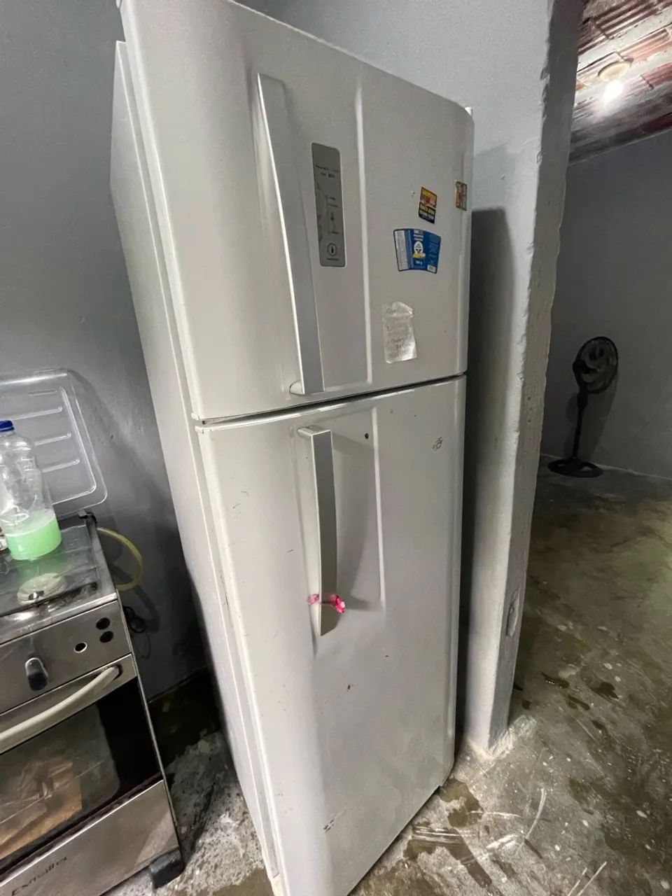 Vendo uma Geladeira eletrolux