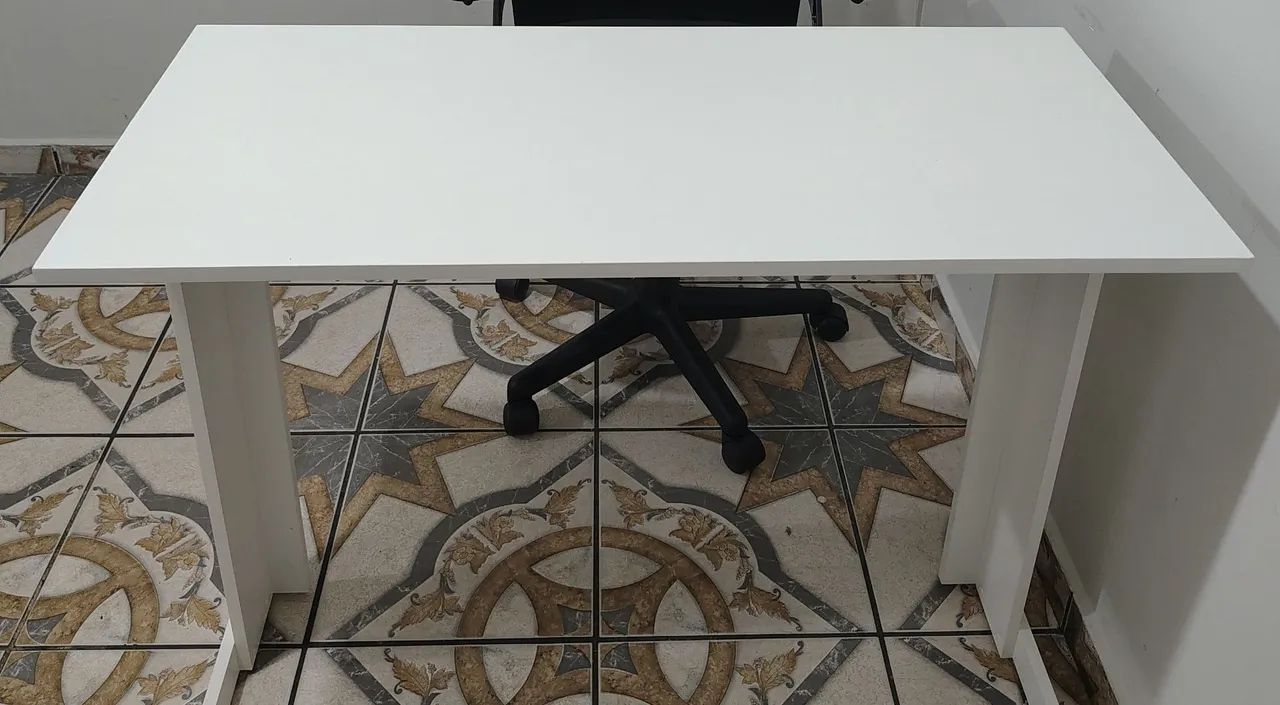 Mesa e cadeira para escritório 