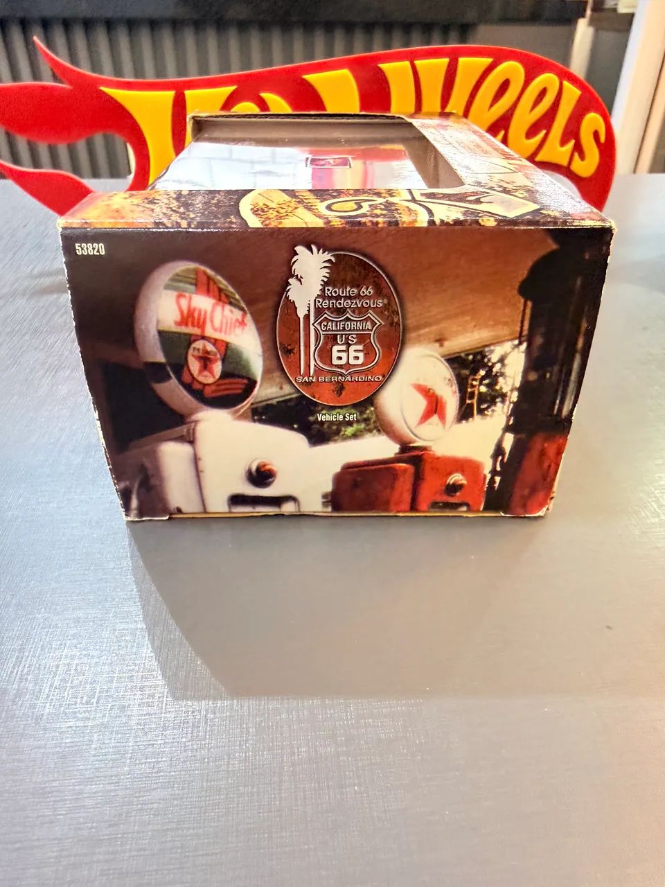 100% Hot Wheels Route 66 Rendezvous 2-Car Set, 1:64, 2002.  - Foto 5