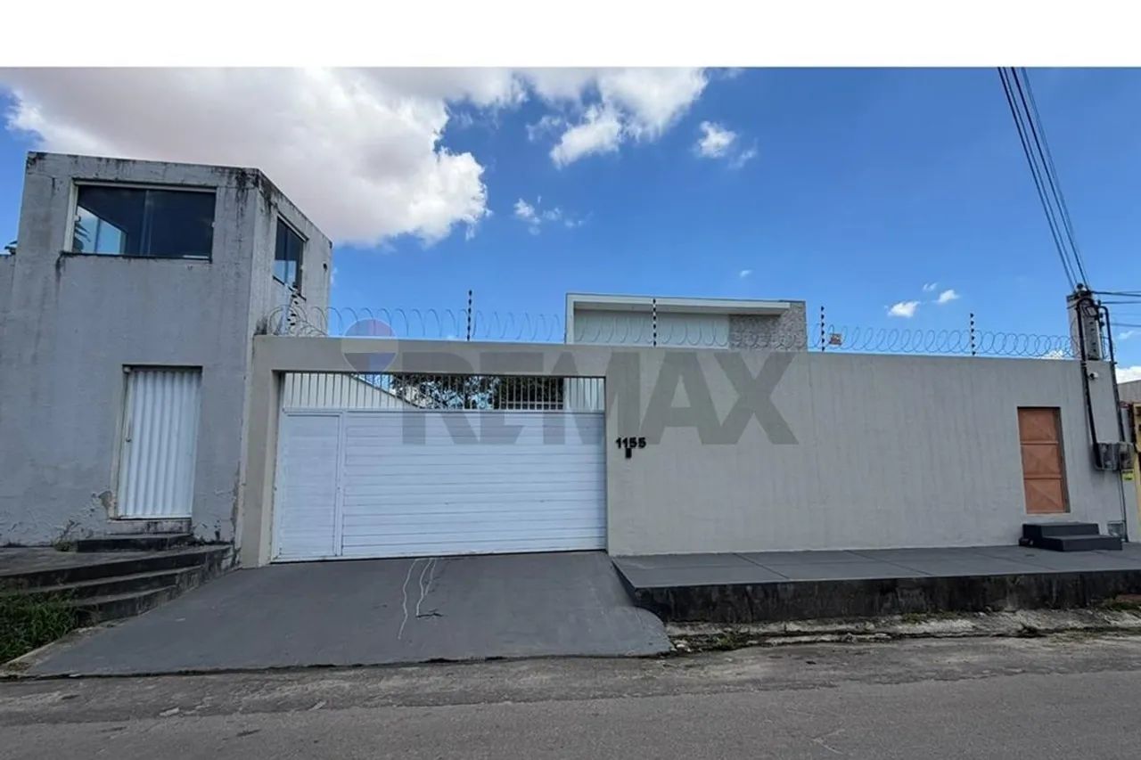 Prédio Comercial com 495m² e 14 Salas  A 400m da Av. Mister Hull (Caucaia)