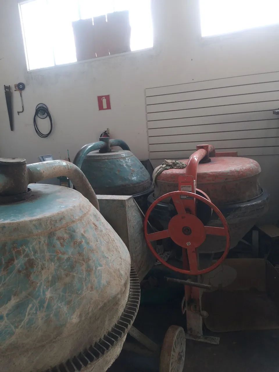 Betoneira  e andaimes  plaforma.  - Foto 2