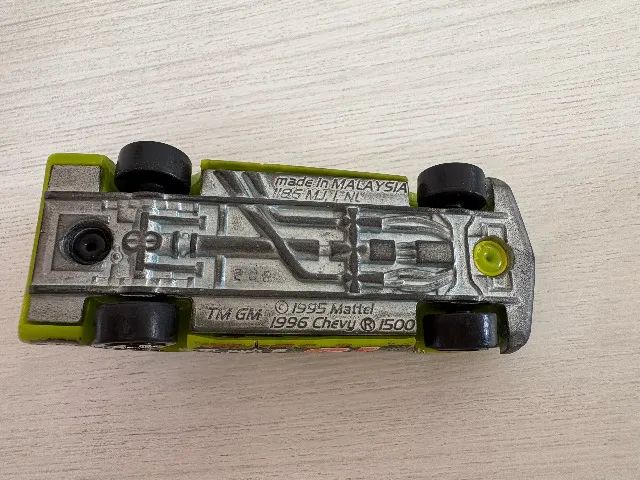 Hot Wheels 1996 Chevy 1500   - usado sucata  - leia - Foto 4