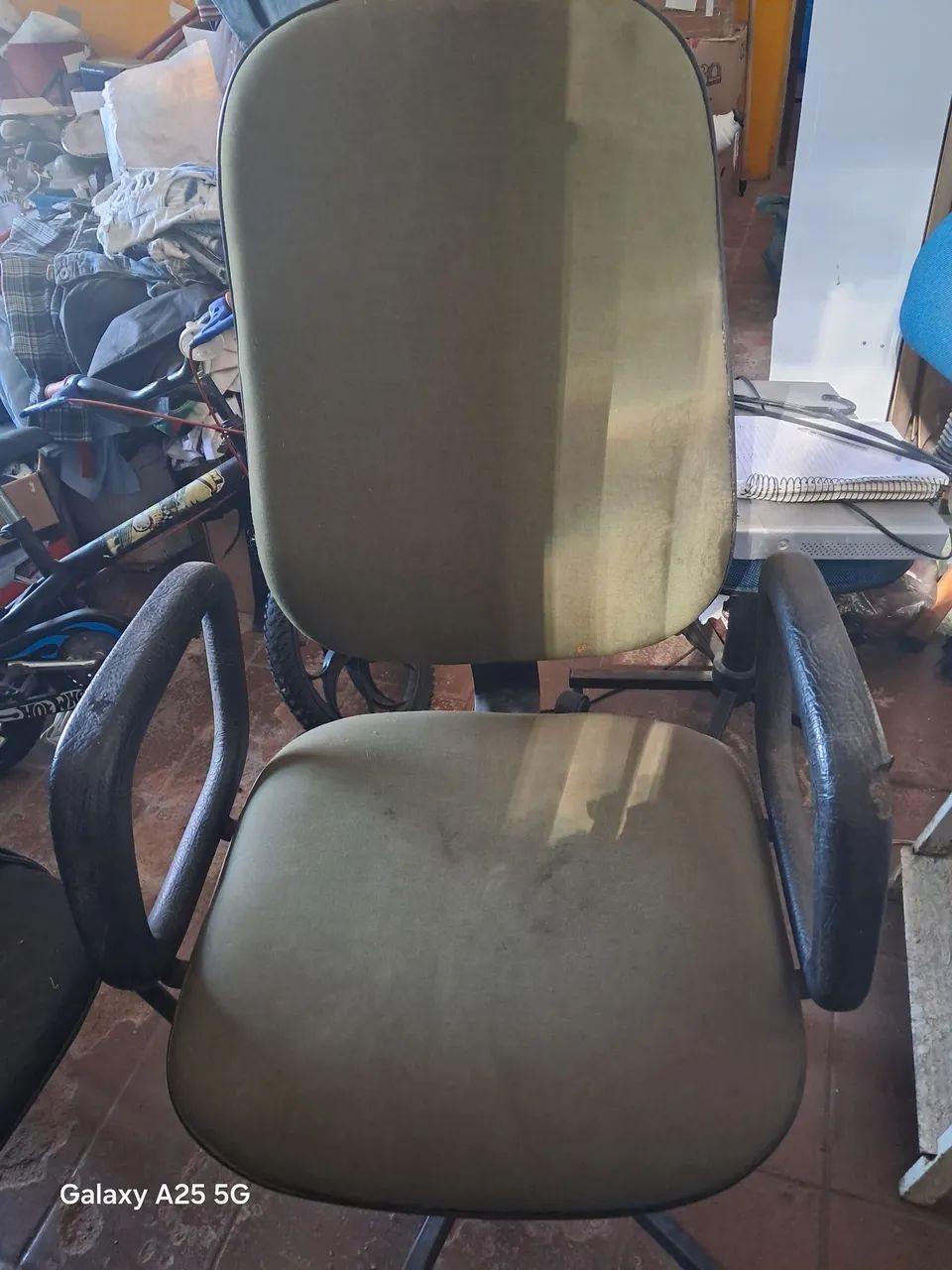 Vendo cadeira de escritorio - Foto 3