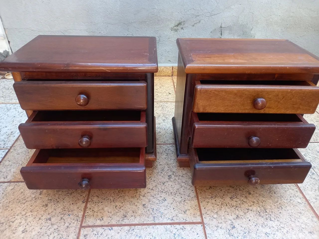 Mesa de cabeceira  em madeira