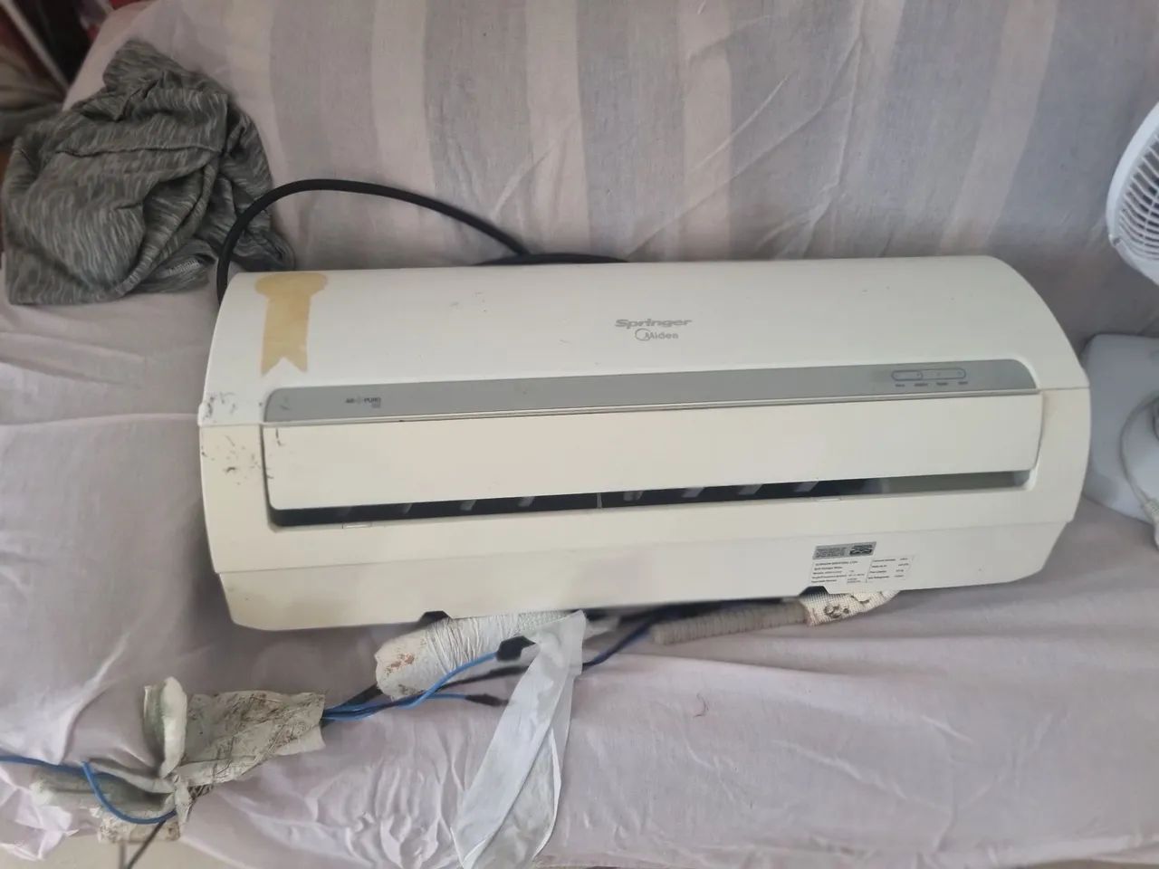 Ar condicionado 9.000 Btus muito bom.