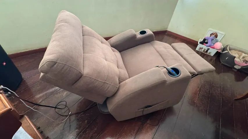 Poltrona Reclinável Elétrica com Massageador Damie - Bege - Foto 4