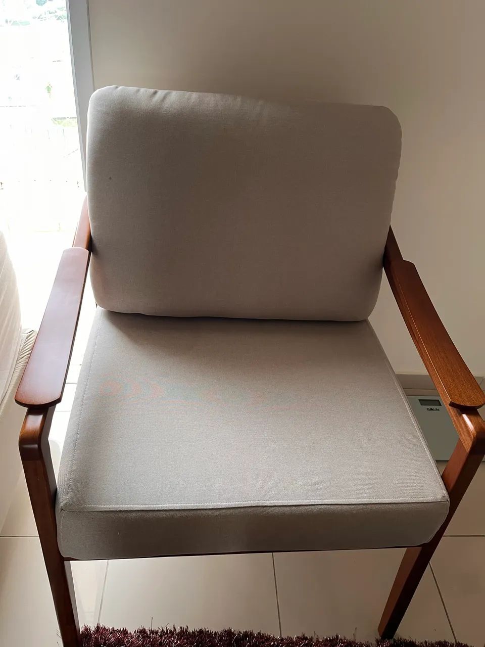 Poltrona de madeira com linho - Foto 3