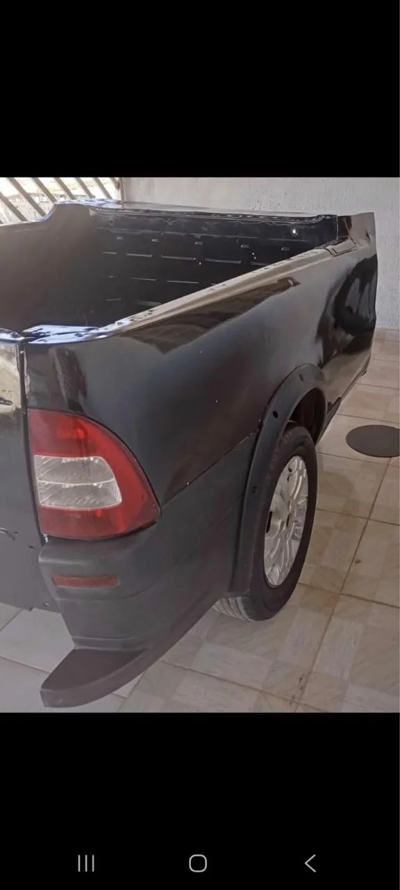 vendo carretinha/reboque com carroceria da strada - Foto 2