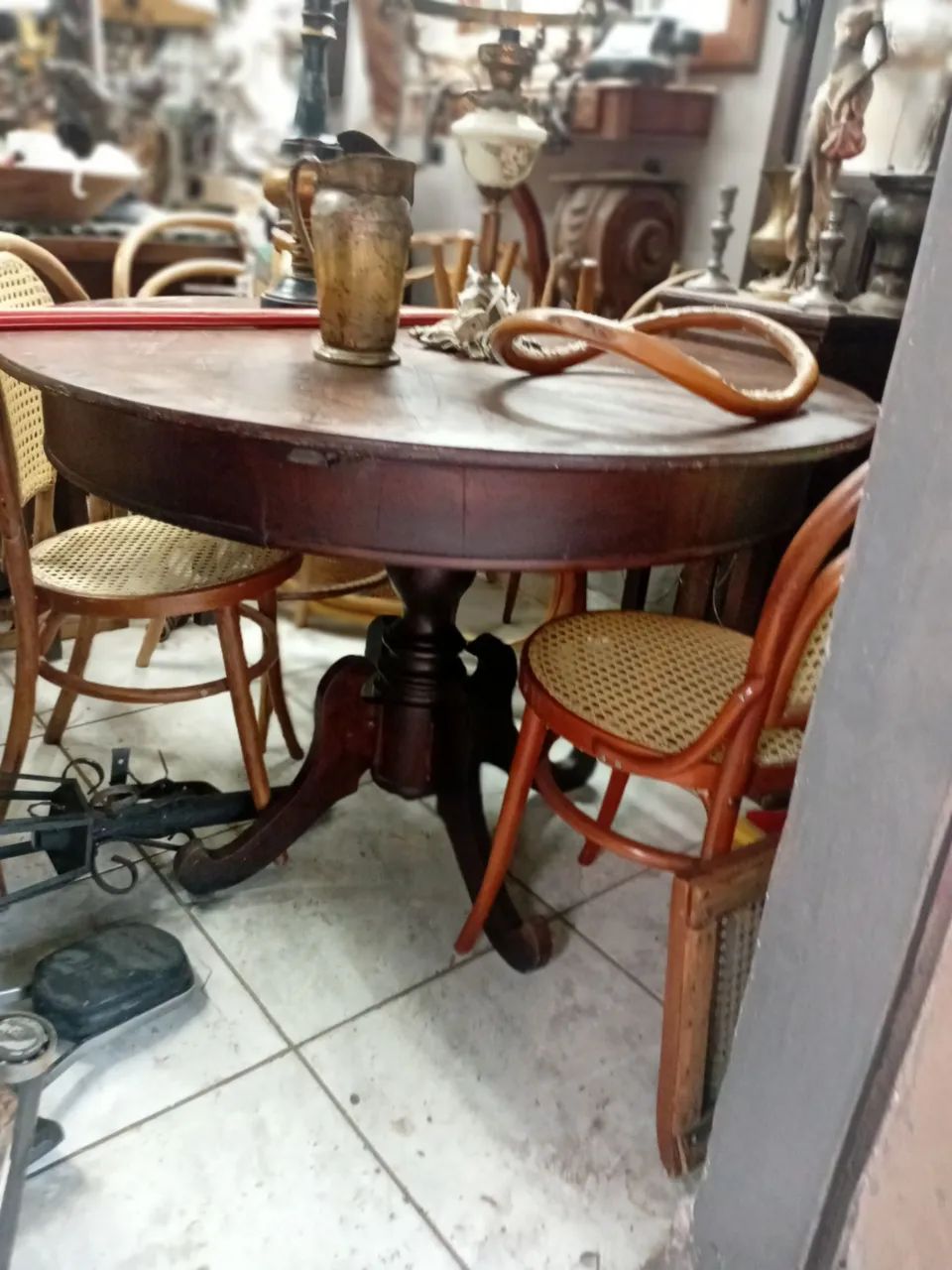 Mesa de jantar em Embuia redonda - Foto 2