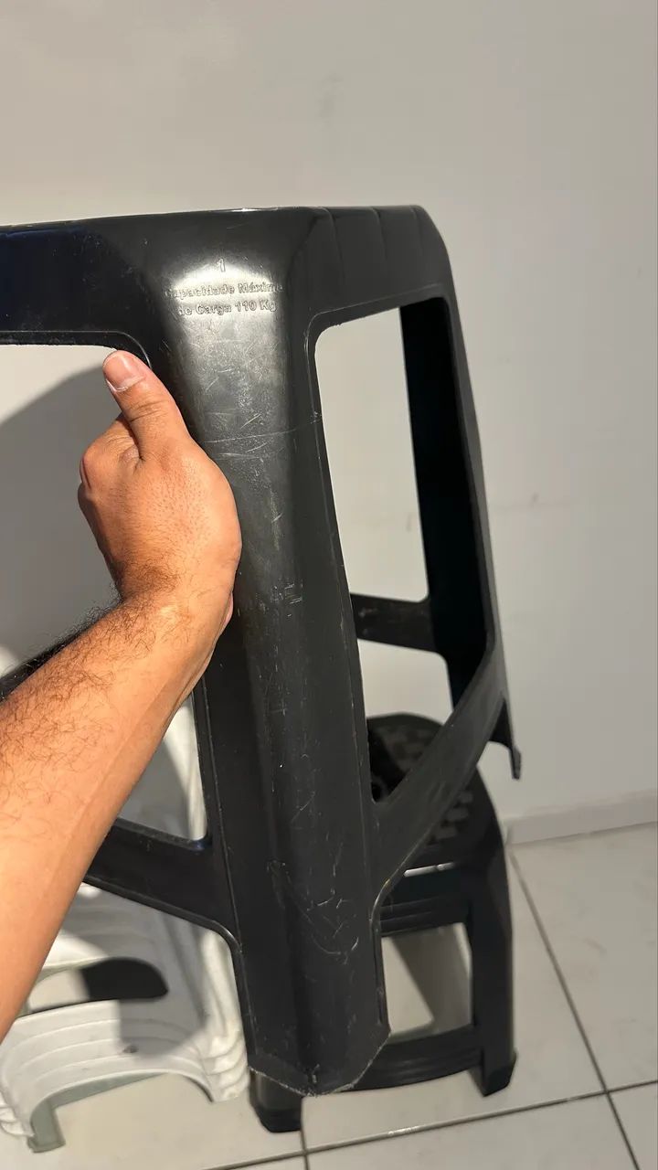 8 banquinhos de plásticos - Foto 4