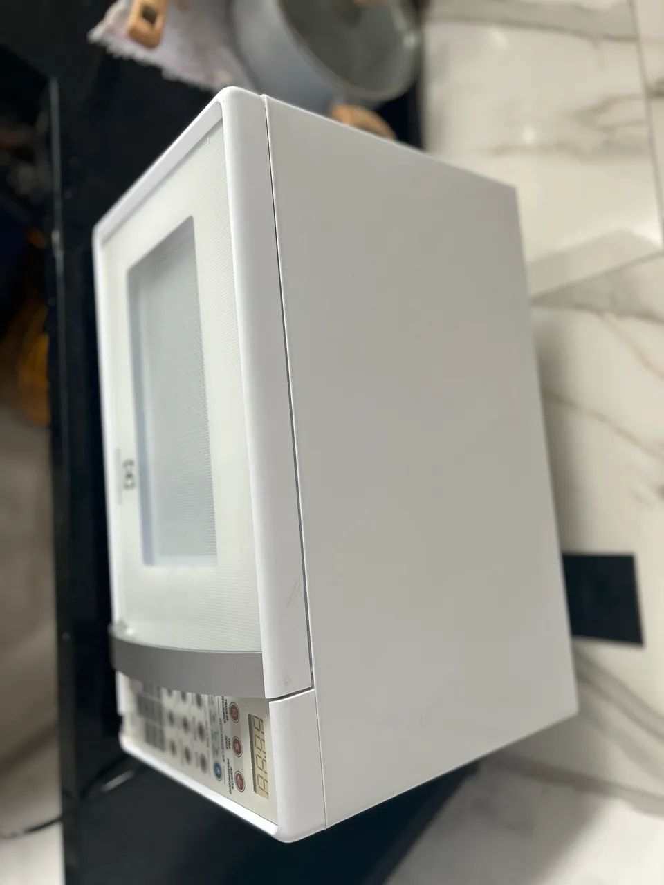 Microondas Eletrolux 21L 220V ACEITO OFERTA - Foto 2