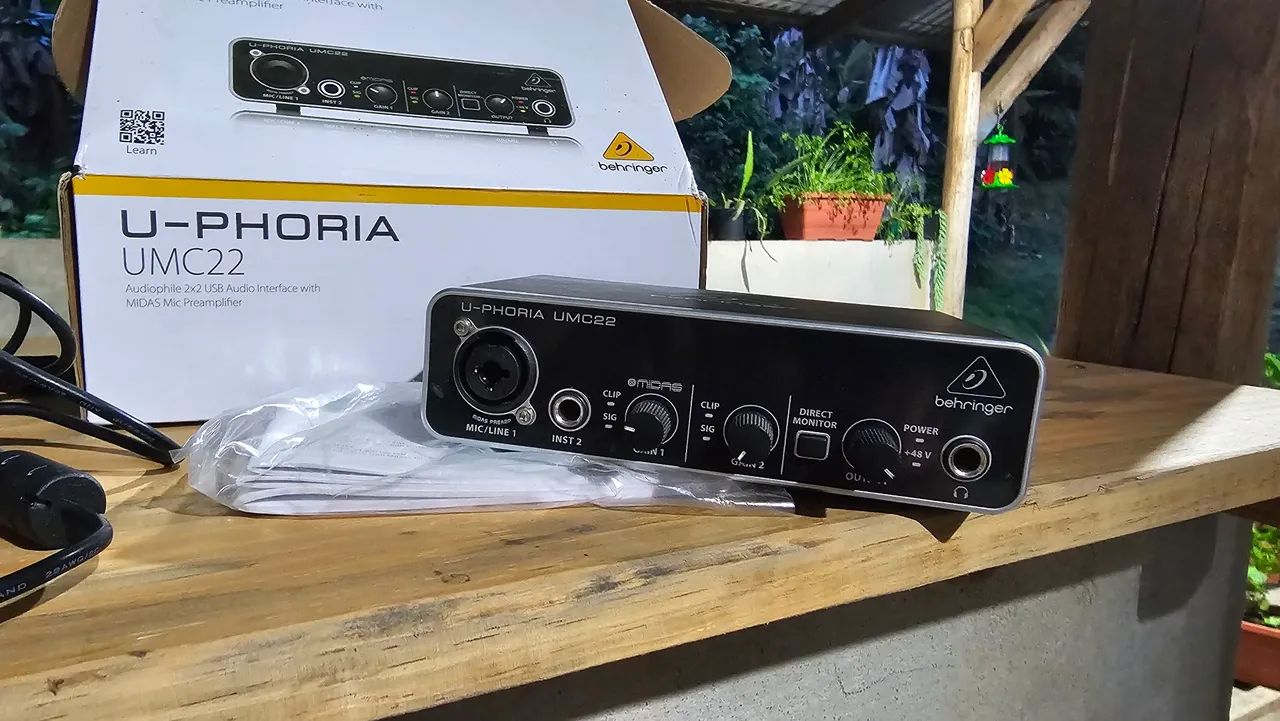 Interface de Áudio Behringer U-Phoria UMC22