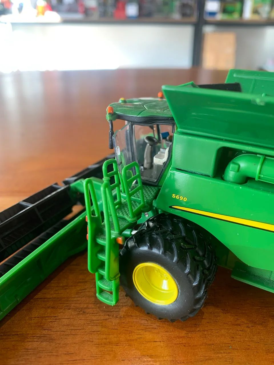Miniatura colheitadeira John Deere S690 Authentics - Foto 3