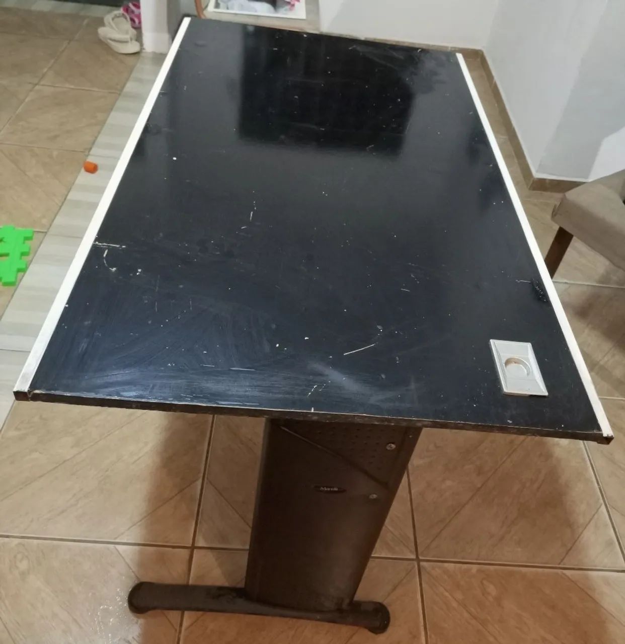 Mesa de diretor/escritório revestida em madeira e alumínio. - Foto 4